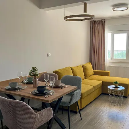 Lovely In Apartment *