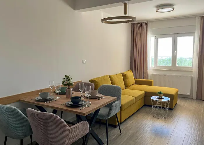 Lovely In Apartment *