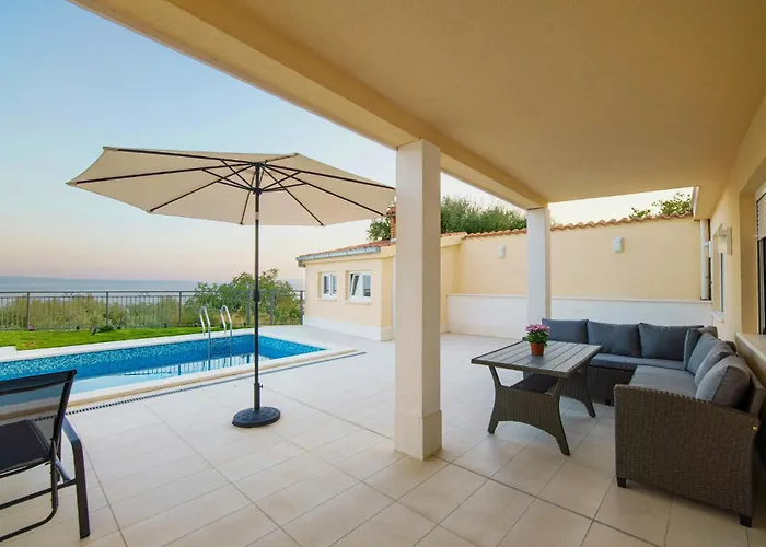 Lovely In Apartment Split